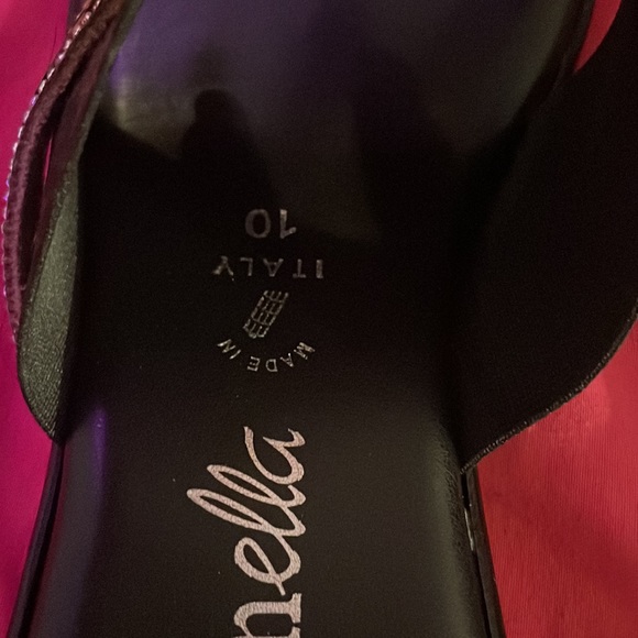 Cheetah print sandals with ribstones and a slight heel on maybe an inch - Picture 3 of 3